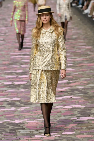 Look 19